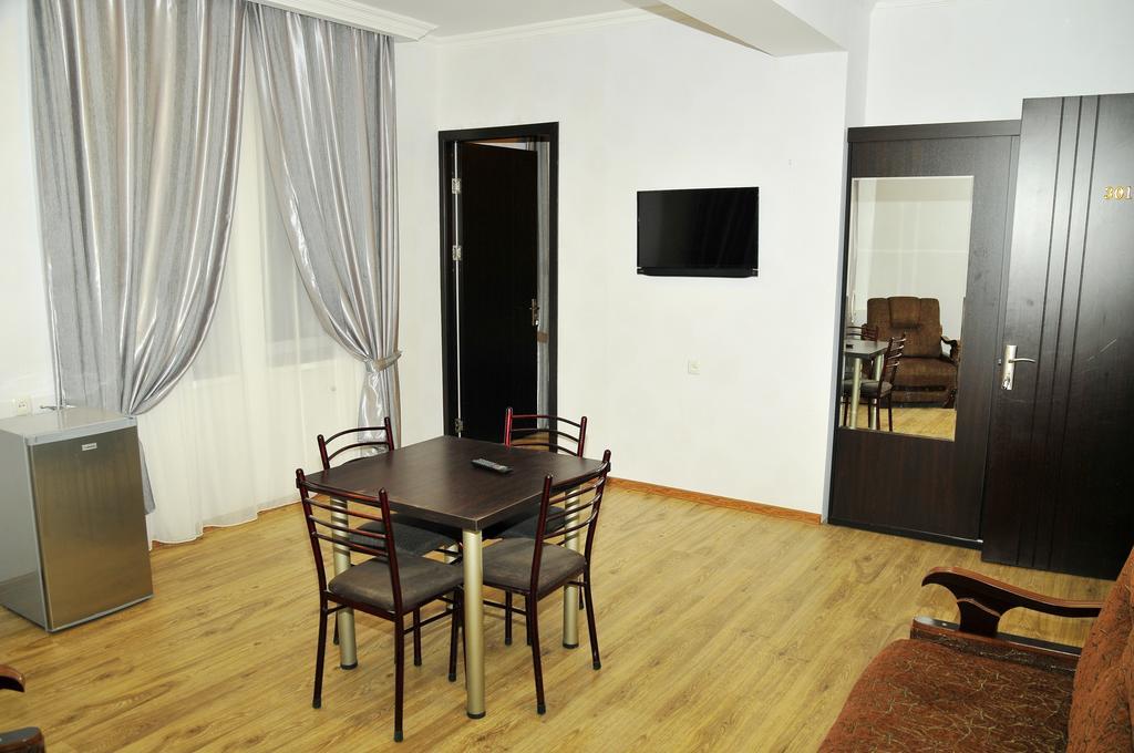 Alma-Ata Hotel Borjomi Bilik gambar